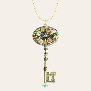 Betsey Johnson Vintage Look long Key Necklace with multicolored Stones NWT